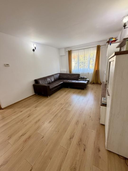 Apartament 3 camere decomandat - Lipovei