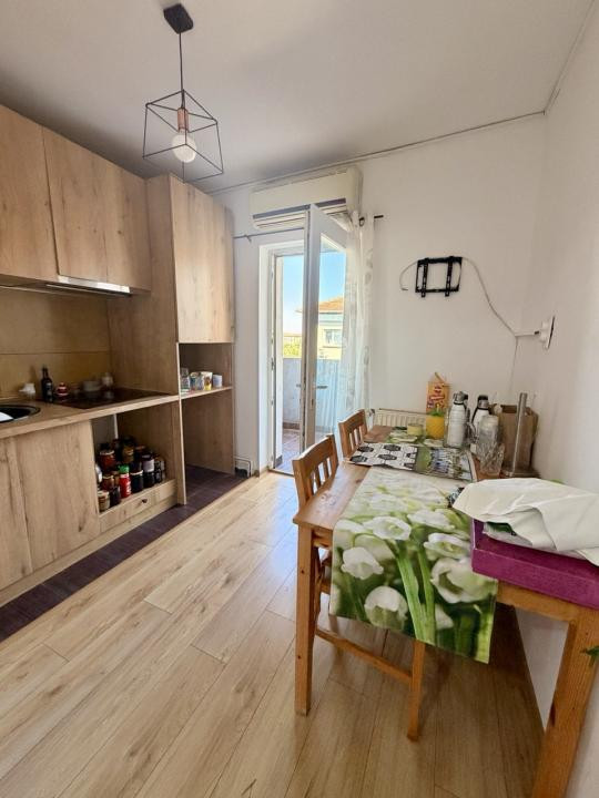 Apartament 3 camere decomandat - Lipovei