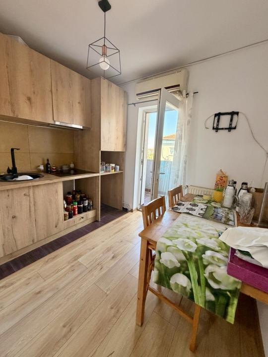 Apartament 3 camere decomandat - Lipovei