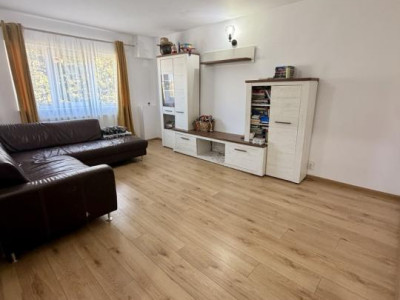 Apartament 3 camere decomandat - Lipovei