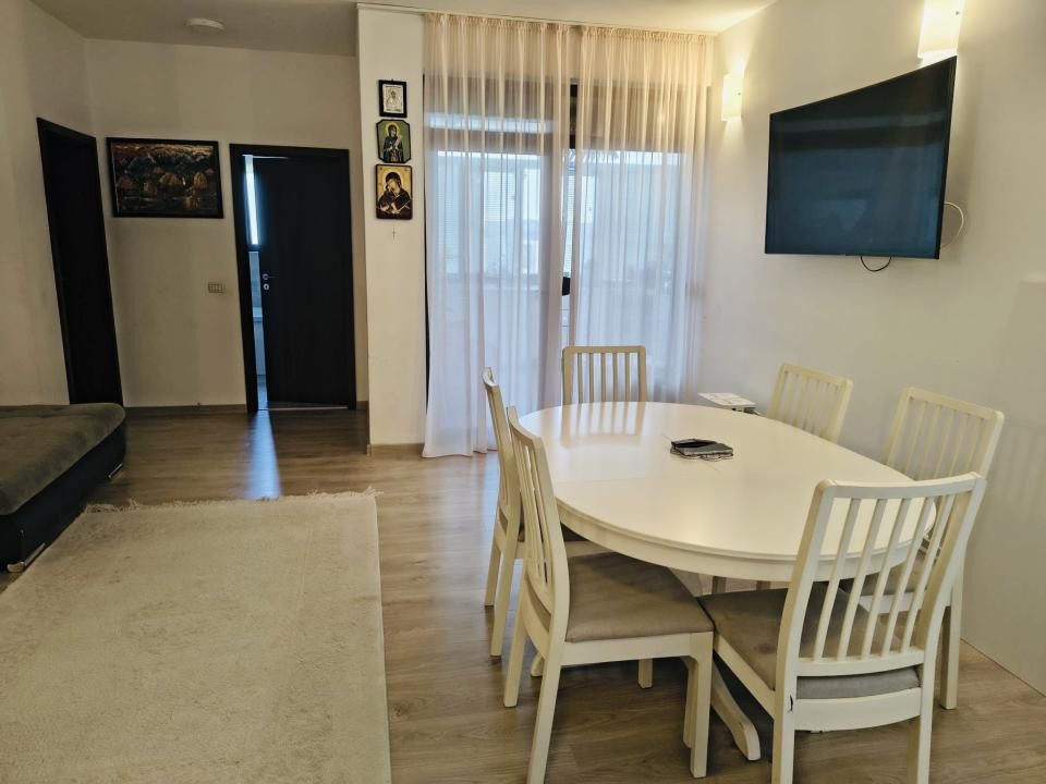Apartament 4 camere, decomandat, 83mp utili, terasa 17mp in Giroc 