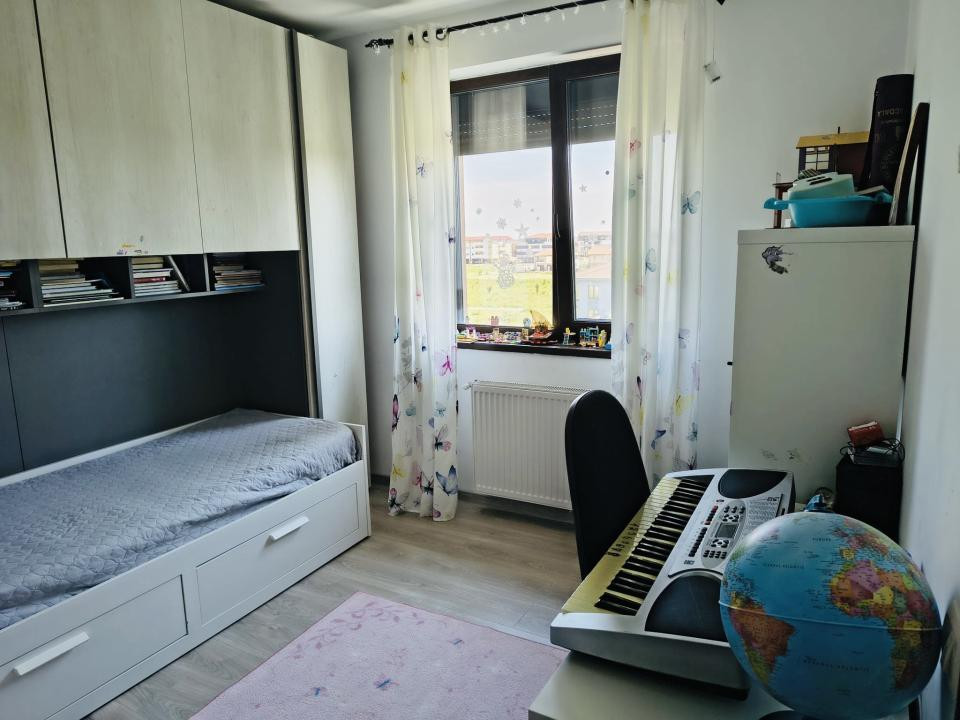 Apartament 4 camere, decomandat, 83mp utili, terasa 17mp in Giroc 
