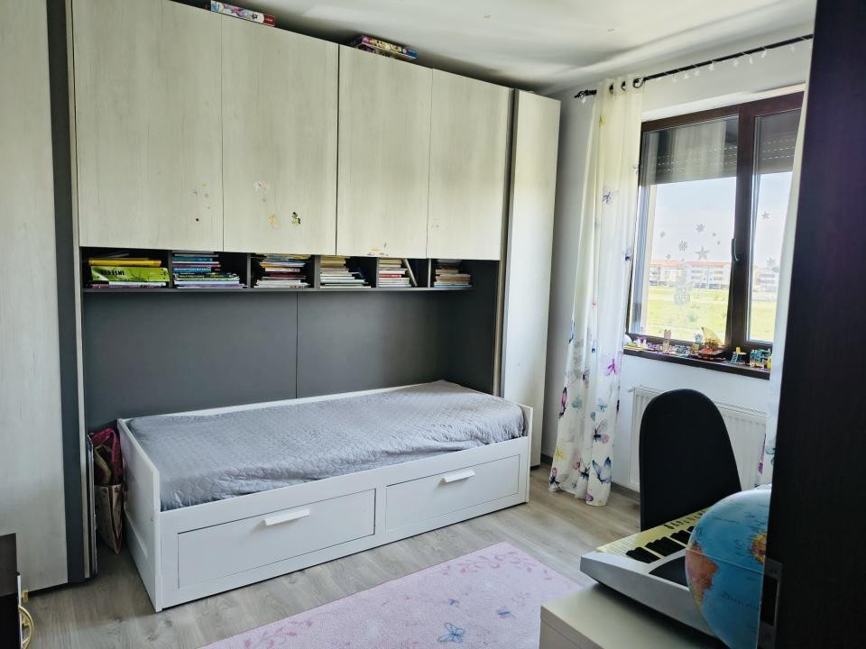 Apartament 4 camere, decomandat, 83mp utili, terasa 17mp in Giroc 