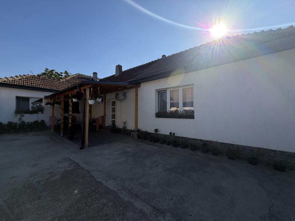 Casa individuala 5 camere, 173mp utili, 1159mp teren in Utvin 