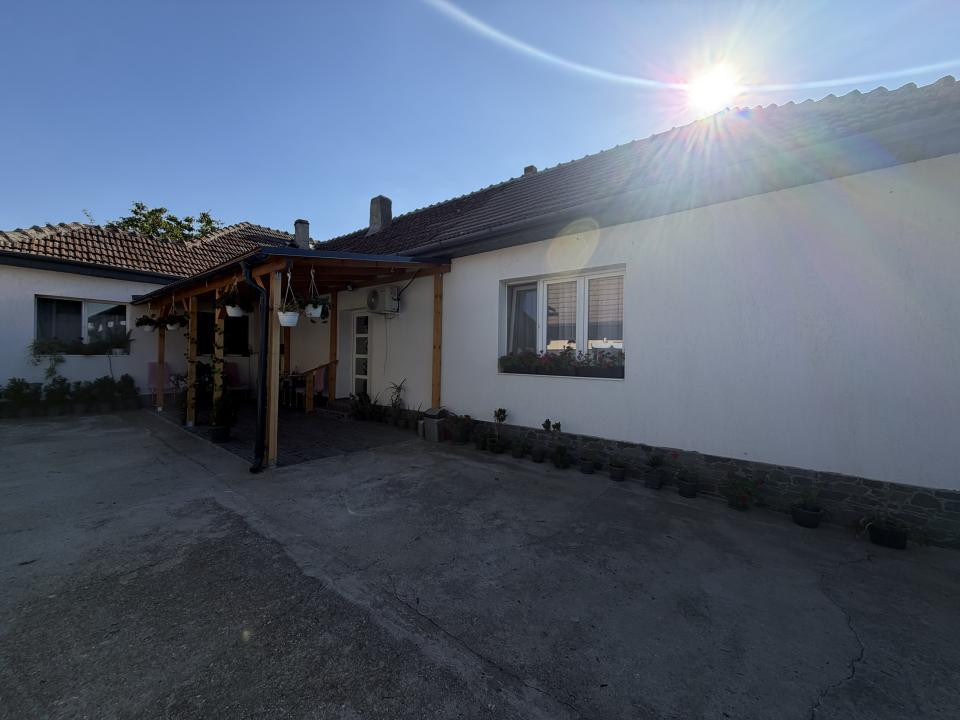 Casa individuala 5 camere, 173mp utili, 1159mp teren in Utvin 