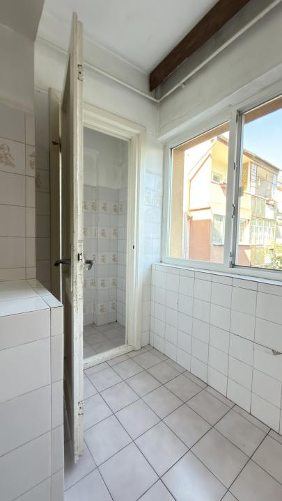 Apartament 2 camere, 50 mp utili, etaj 3 - zona Soarelui