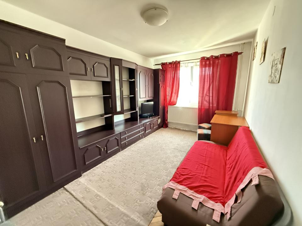 Apartament cu o camera, etaj 3, bloc izolat - Olimpia Stadion