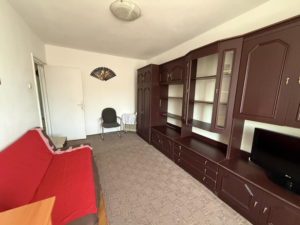 Apartament cu o camera, etaj 3, bloc izolat - Olimpia Stadion