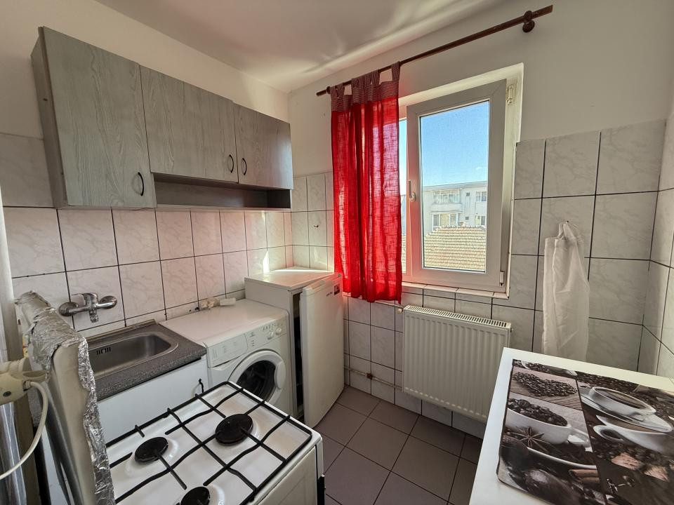 Apartament cu o camera, etaj 3, bloc izolat - Olimpia Stadion