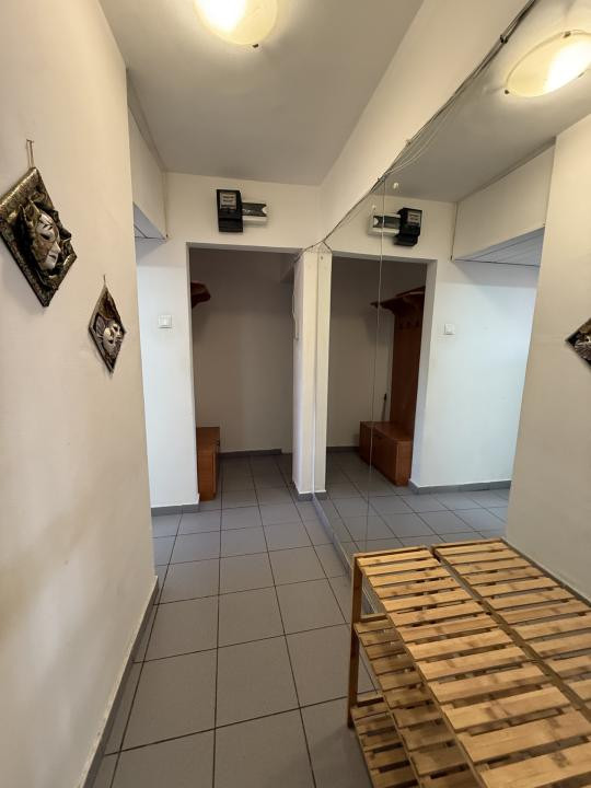 Apartament cu o camera, etaj 3, bloc izolat - Olimpia Stadion