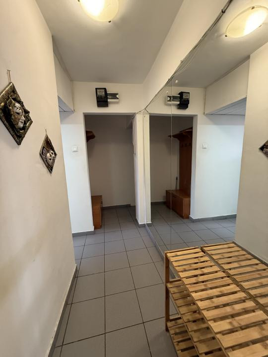 Apartament cu o camera, etaj 3, bloc izolat - Olimpia Stadion