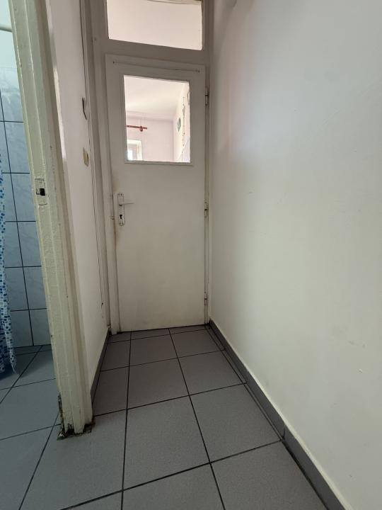 Apartament cu o camera, etaj 3, bloc izolat - Olimpia Stadion