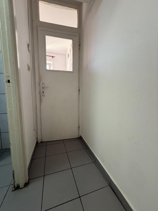 Apartament cu o camera, etaj 3, bloc izolat - Olimpia Stadion