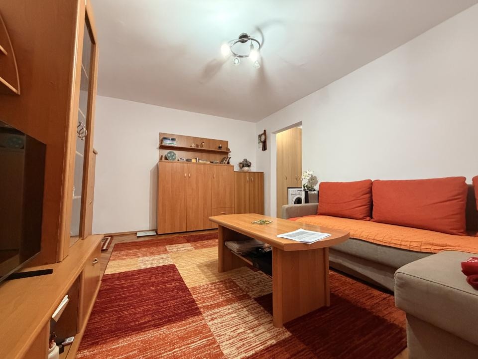 Apartament 2 camere, decomandat, 42 mp utili, etaj 1 - Girocului