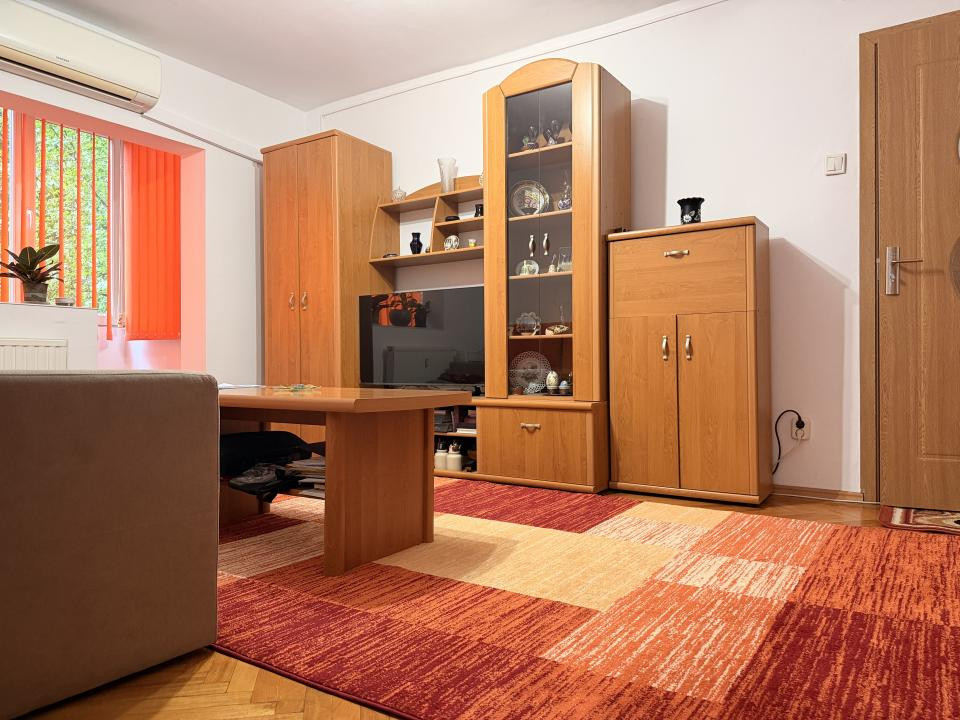 Apartament 2 camere, decomandat, 42 mp utili, etaj 1 - Girocului
