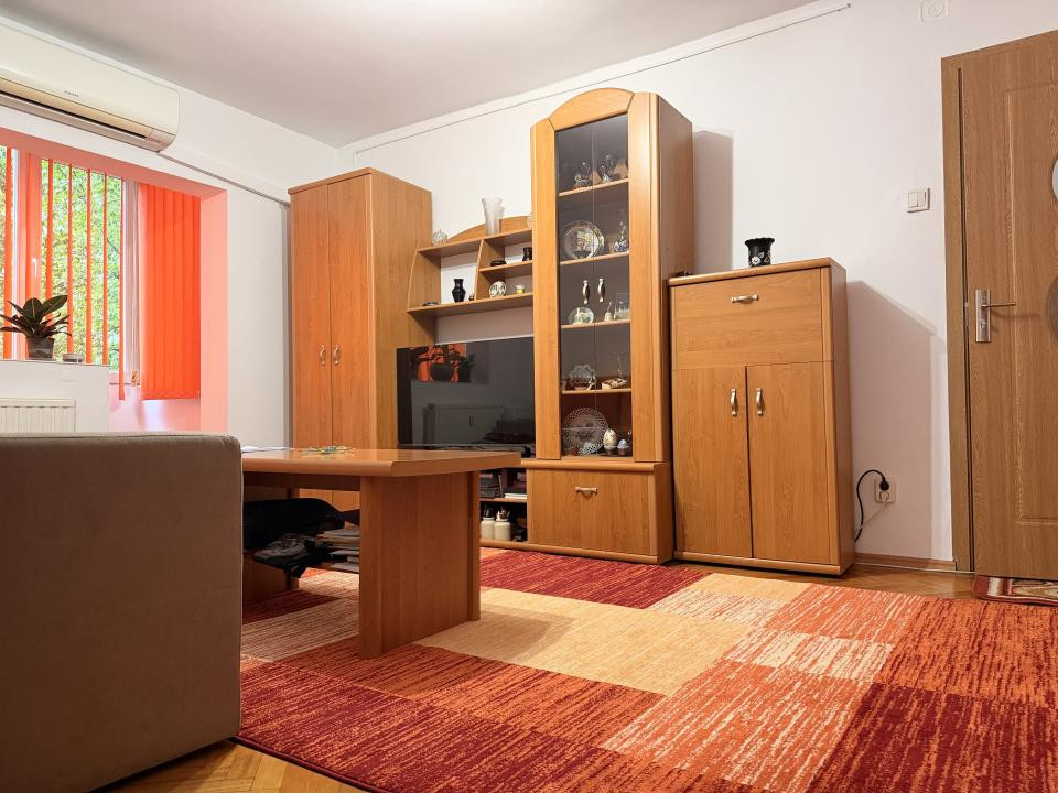 Apartament 2 camere, decomandat, 42 mp utili, etaj 1 - Girocului