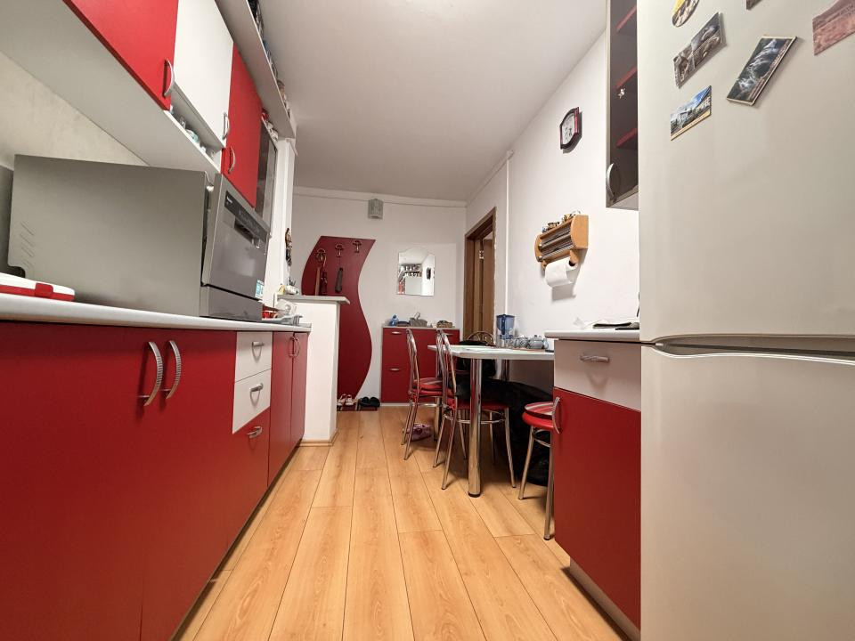 Apartament 2 camere, decomandat, 42 mp utili, etaj 1 - Girocului