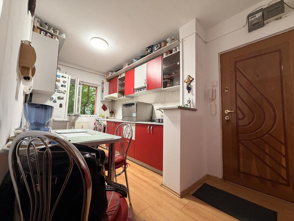 Apartament 2 camere, decomandat, 42 mp utili, etaj 1 - Girocului