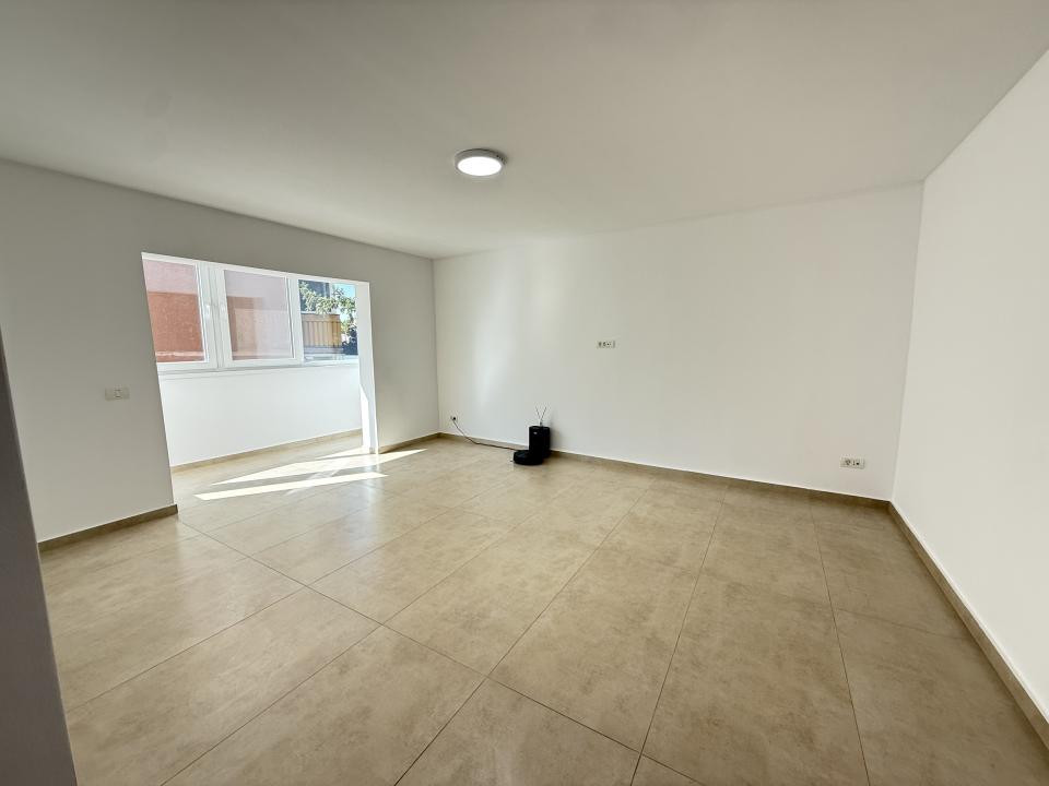 Apartament lux, 4 camere, 84 mp utili + 2 balcoane - COMPLEXUL STUDENTESC