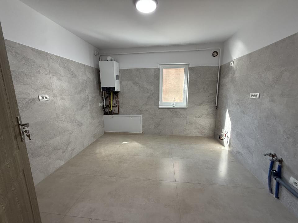 Apartament lux, 4 camere, 84 mp utili + 2 balcoane - COMPLEXUL STUDENTESC