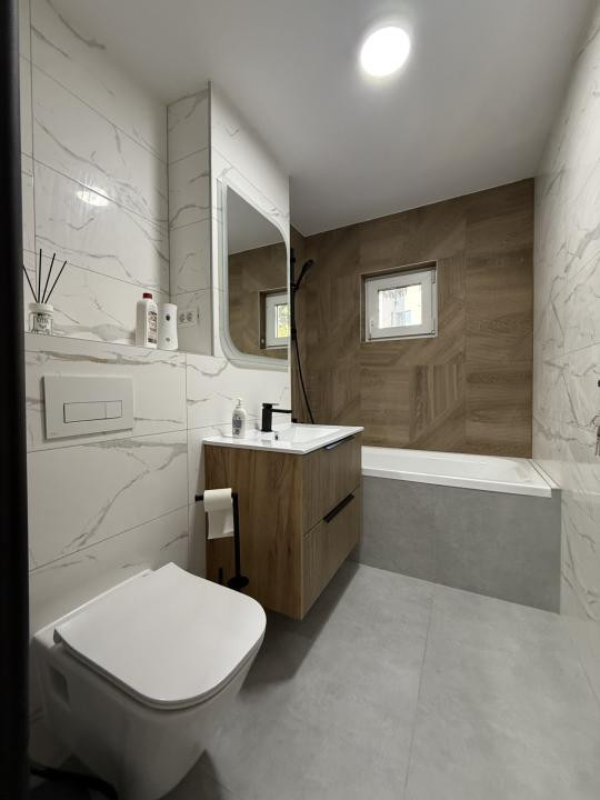Apartament lux, 4 camere, 84 mp utili + 2 balcoane - COMPLEXUL STUDENTESC