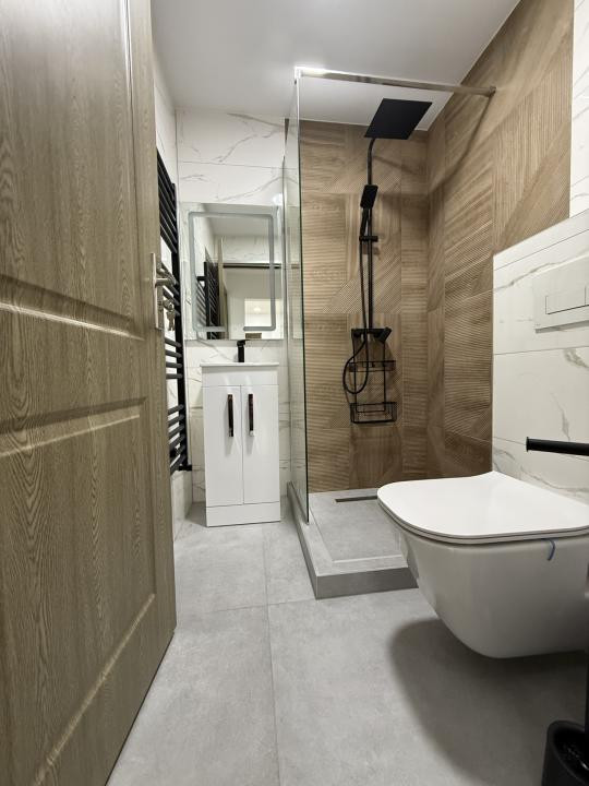 Apartament lux, 4 camere, 84 mp utili + 2 balcoane - COMPLEXUL STUDENTESC