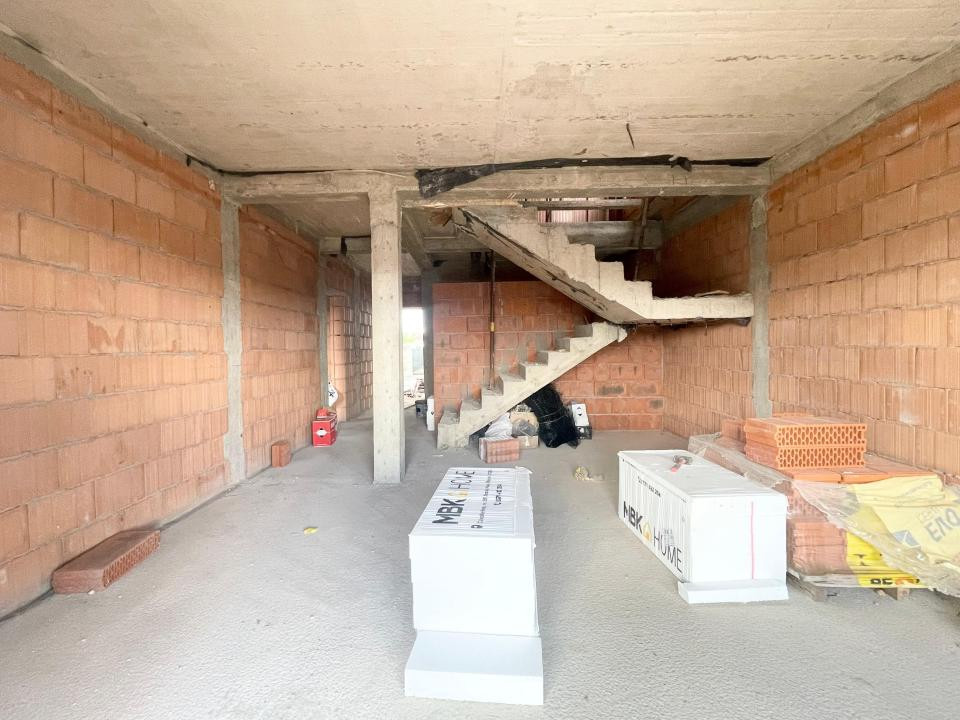 Duplex despartit, cu 105 mp toate utilitatile in Mosnita Noua- Urseni