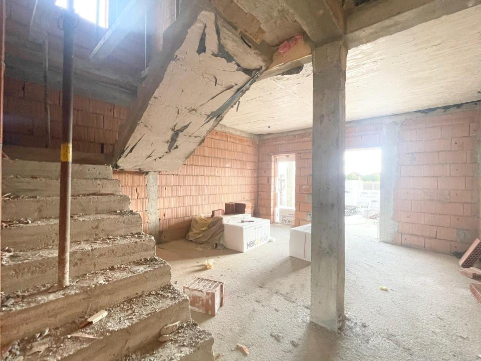 Duplex despartit, cu 105 mp toate utilitatile in Mosnita Noua- Urseni
