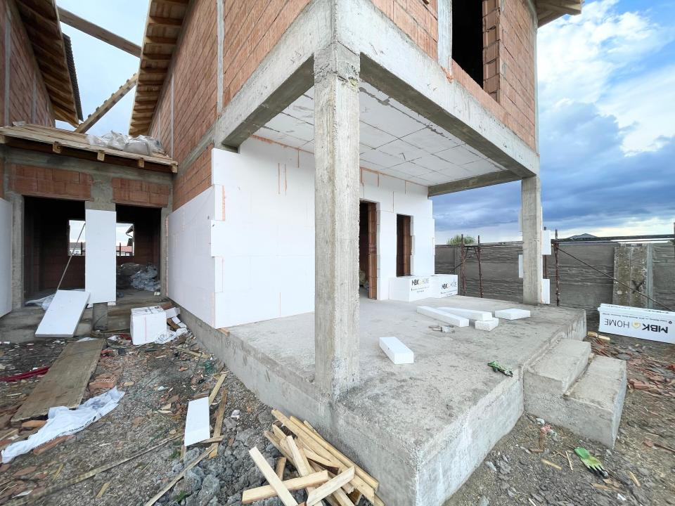 Duplex despartit, cu 105 mp toate utilitatile in Mosnita Noua- Urseni