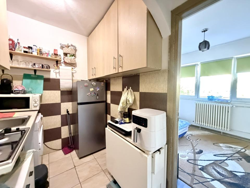 Garsoniera cu 16 mp utili, etaj 2, mobilata - Zona UMT