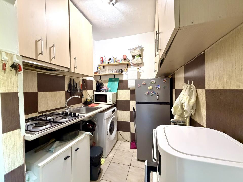 Garsoniera cu 16 mp utili, etaj 2, mobilata - Zona UMT