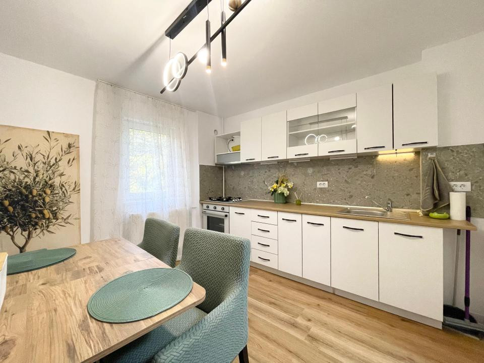 Apartament renovat complet, 2 camere, etaj 1 - Girocului