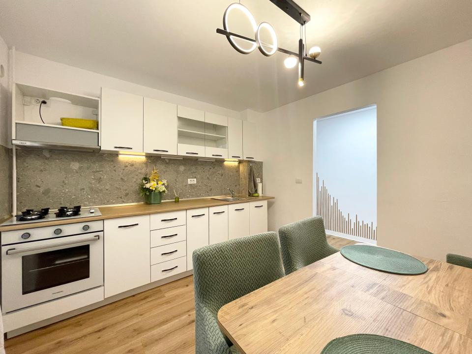 Apartament renovat complet, 2 camere, etaj 1 - Girocului
