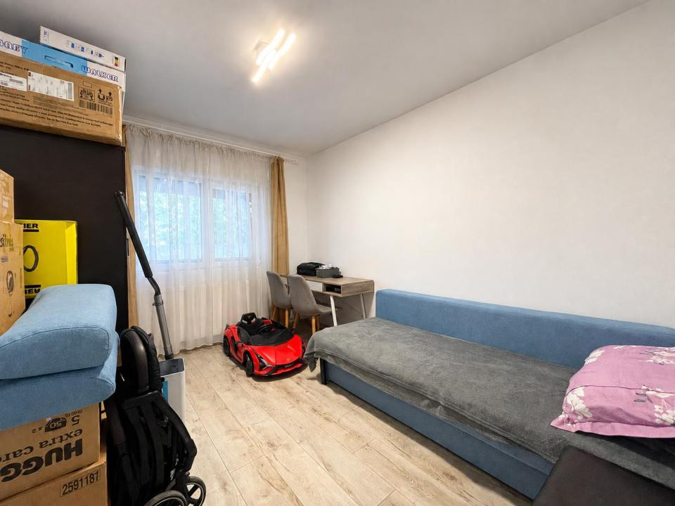 Apartament decomandat 3 camere, 2 bai la parter - zona Soarelui