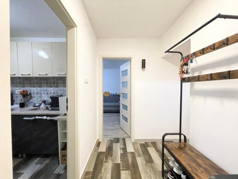 Apartament decomandat 3 camere, 2 bai la parter - zona Soarelui