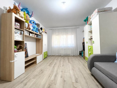 Apartament decomandat 3 camere, 2 bai la parter - zona Soarelui