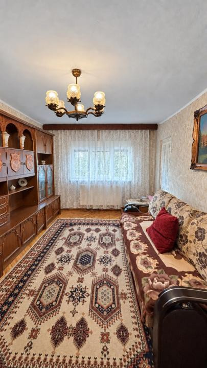 Apartament spatios, 3 camere, 55 mp utili, etaj 3 - zona Lipovei