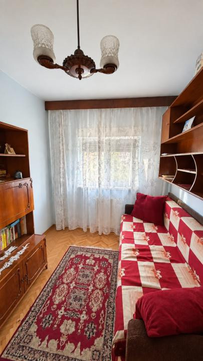 Apartament spatios, 3 camere, 55 mp utili, etaj 3 - zona Lipovei
