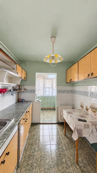 Apartament spatios, 3 camere, 55 mp utili, etaj 3 - zona Lipovei