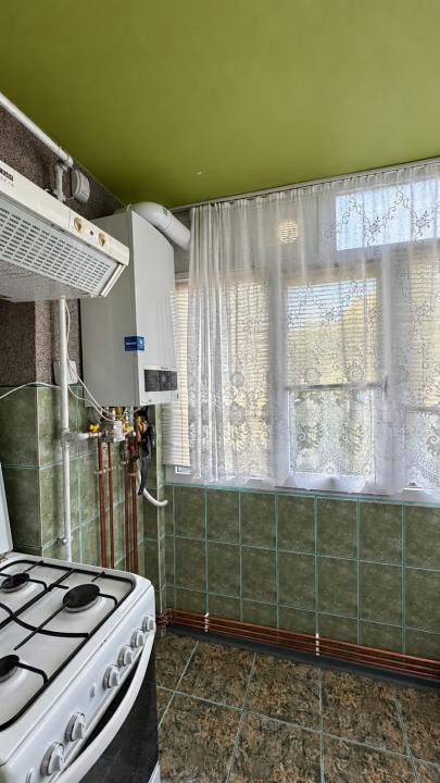 Apartament spatios, 3 camere, 55 mp utili, etaj 3 - zona Lipovei