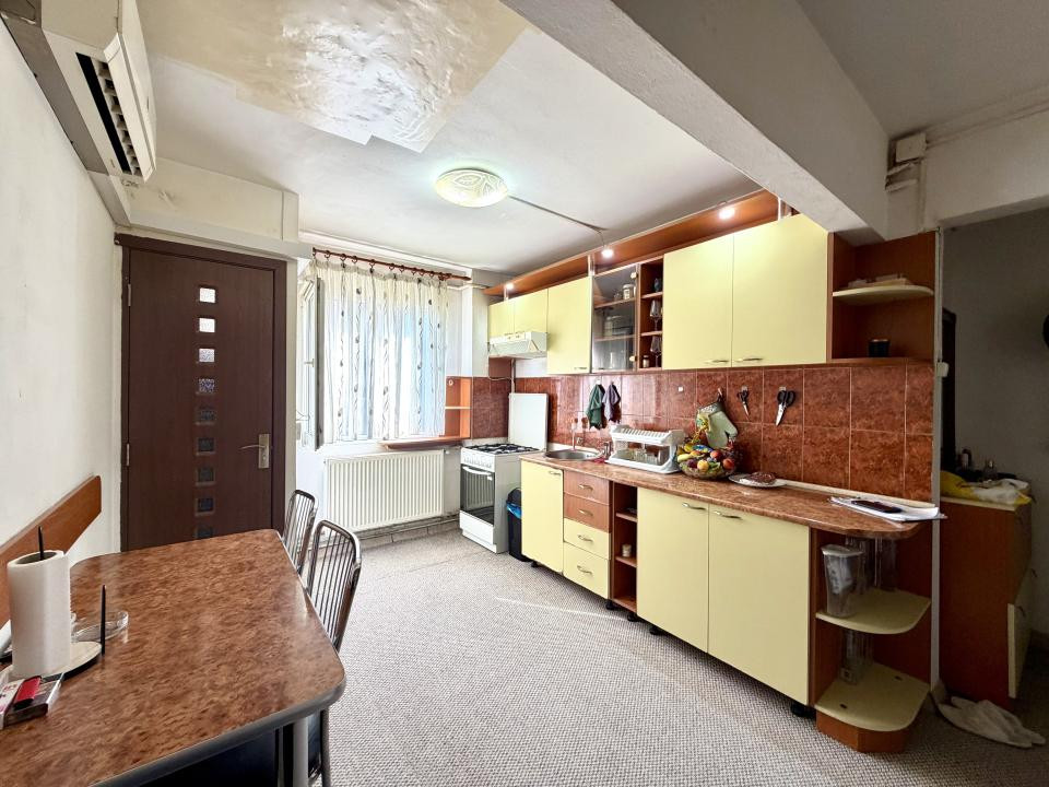 Apartament spatios, 3 camere, 65 mp utili, etaj 4- zona  Circumvalatiunii 