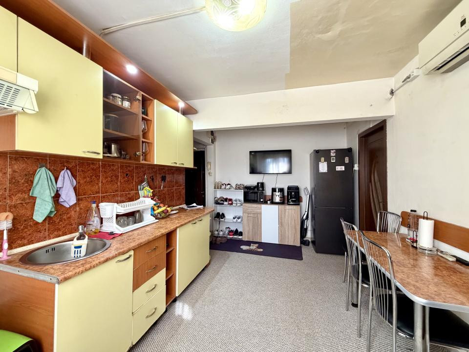 Apartament spatios, 3 camere, 65 mp utili, etaj 4- zona  Circumvalatiunii 