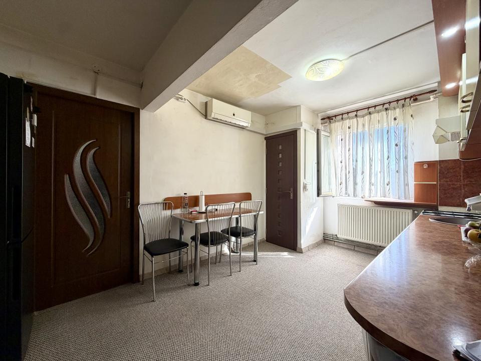 Apartament spatios, 3 camere, 65 mp utili, etaj 4- zona  Circumvalatiunii 