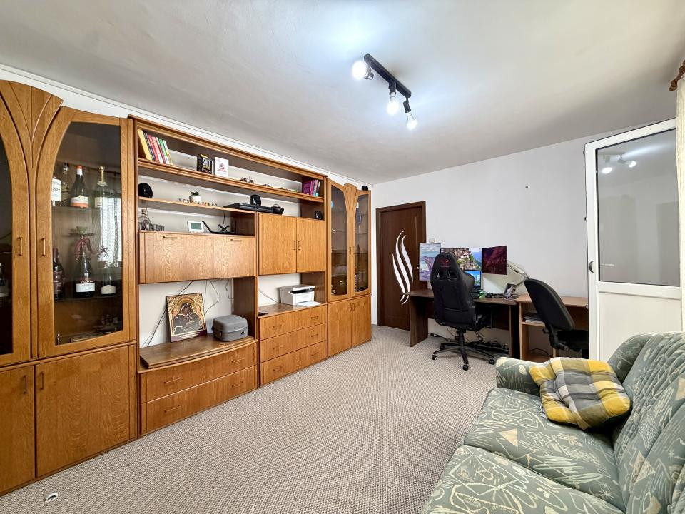 Apartament spatios, 3 camere, 65 mp utili, etaj 4- zona  Circumvalatiunii 