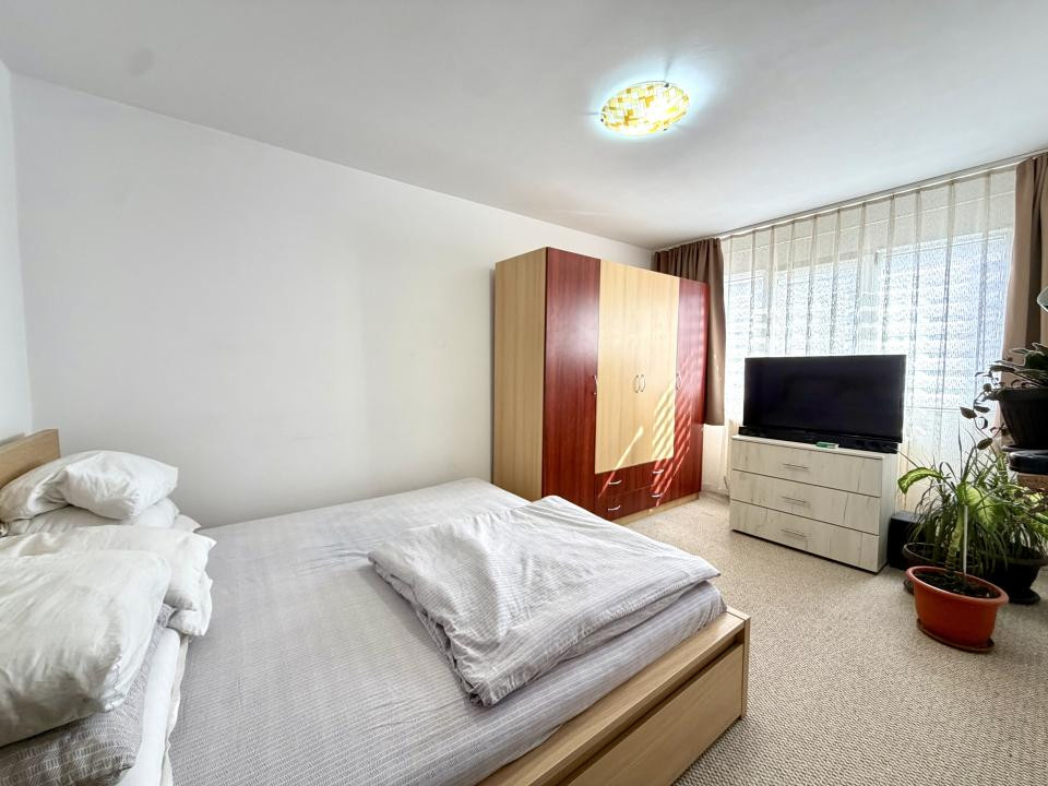 Apartament spatios, 3 camere, 65 mp utili, etaj 4- zona  Circumvalatiunii 