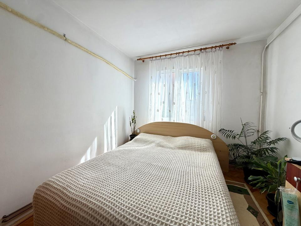 Apartament spatios, 3 camere, 65 mp utili, etaj 4- zona  Circumvalatiunii 