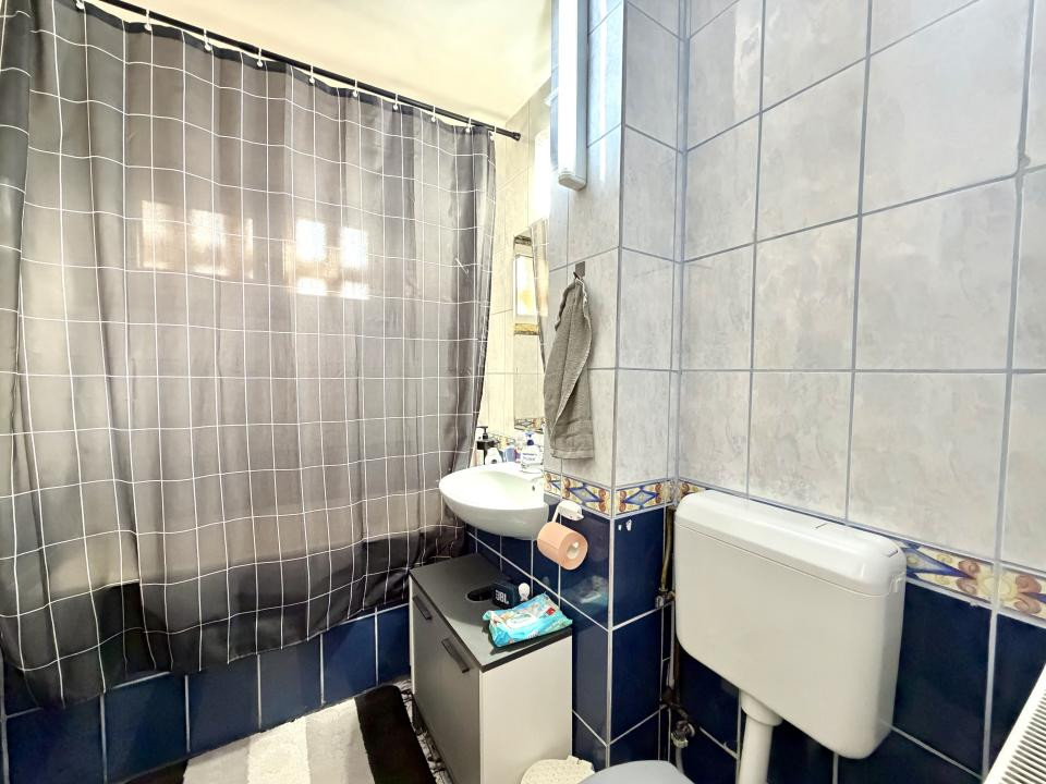 Apartament spatios, 3 camere, 65 mp utili, etaj 4- zona  Circumvalatiunii 