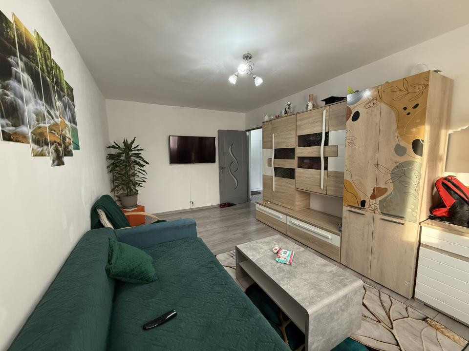 Apartament cu 2 camere, decomandat, etaj 3 - Lipovei