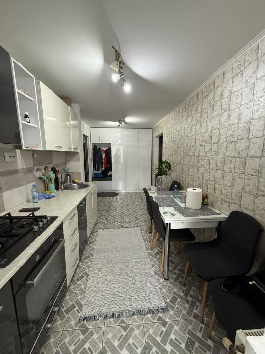 Apartament cu 2 camere, decomandat, etaj 3 - Lipovei
