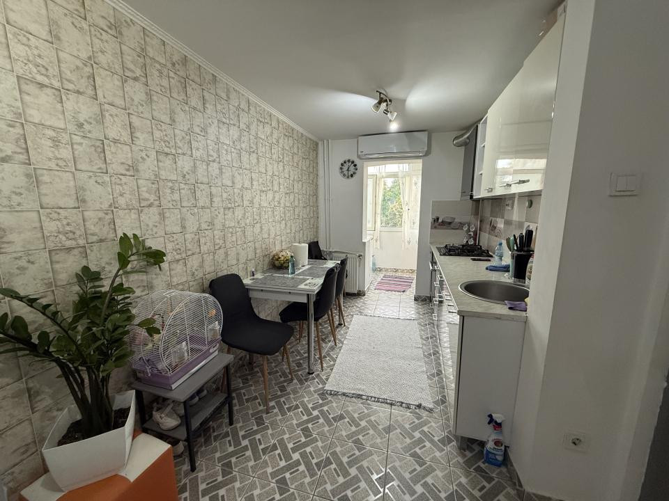 Apartament cu 2 camere, decomandat, etaj 3 - Lipovei